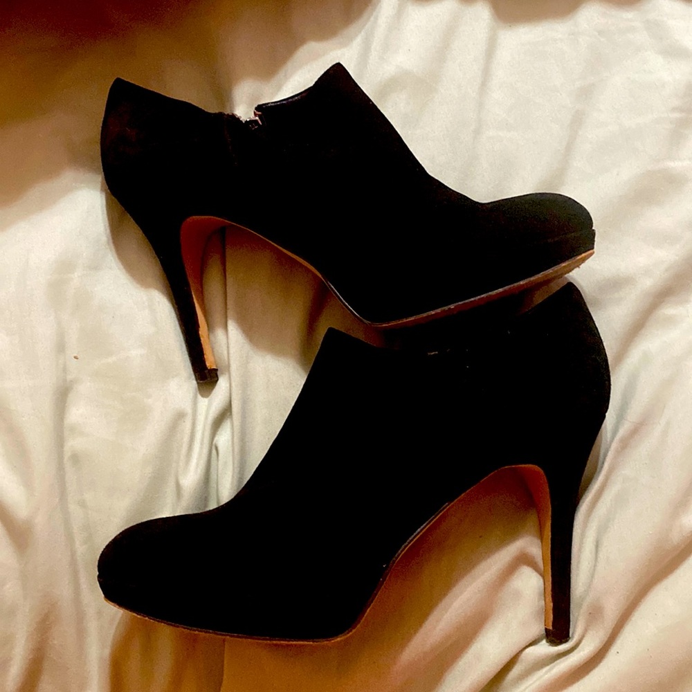 Vince Camuto Elegant Black Heeled Boots